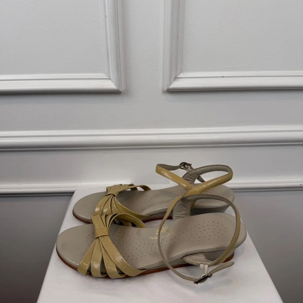 SAS Tripad Comfort Beige Patent Leather Wedge Sandals Womens 10 M Strappy Bow